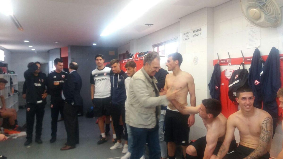 Sevilla At-AD Alcorcón (1-0): El filial gana y Caparrós se mete hasta en el vestuario