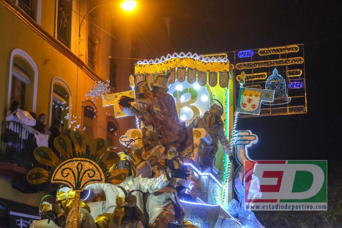 La magia de los Reyes Magos invade Sevilla