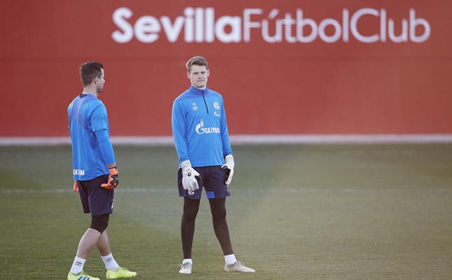El Schalke se entrena en Sevilla con nuevo técnico