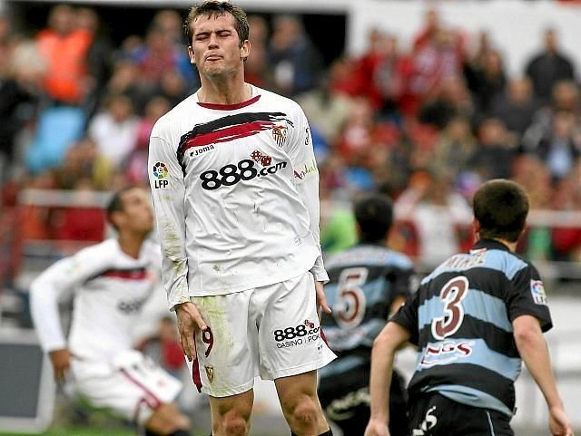 El fichaje de un delantero invernal, el debe del Sevilla en el siglo XXI