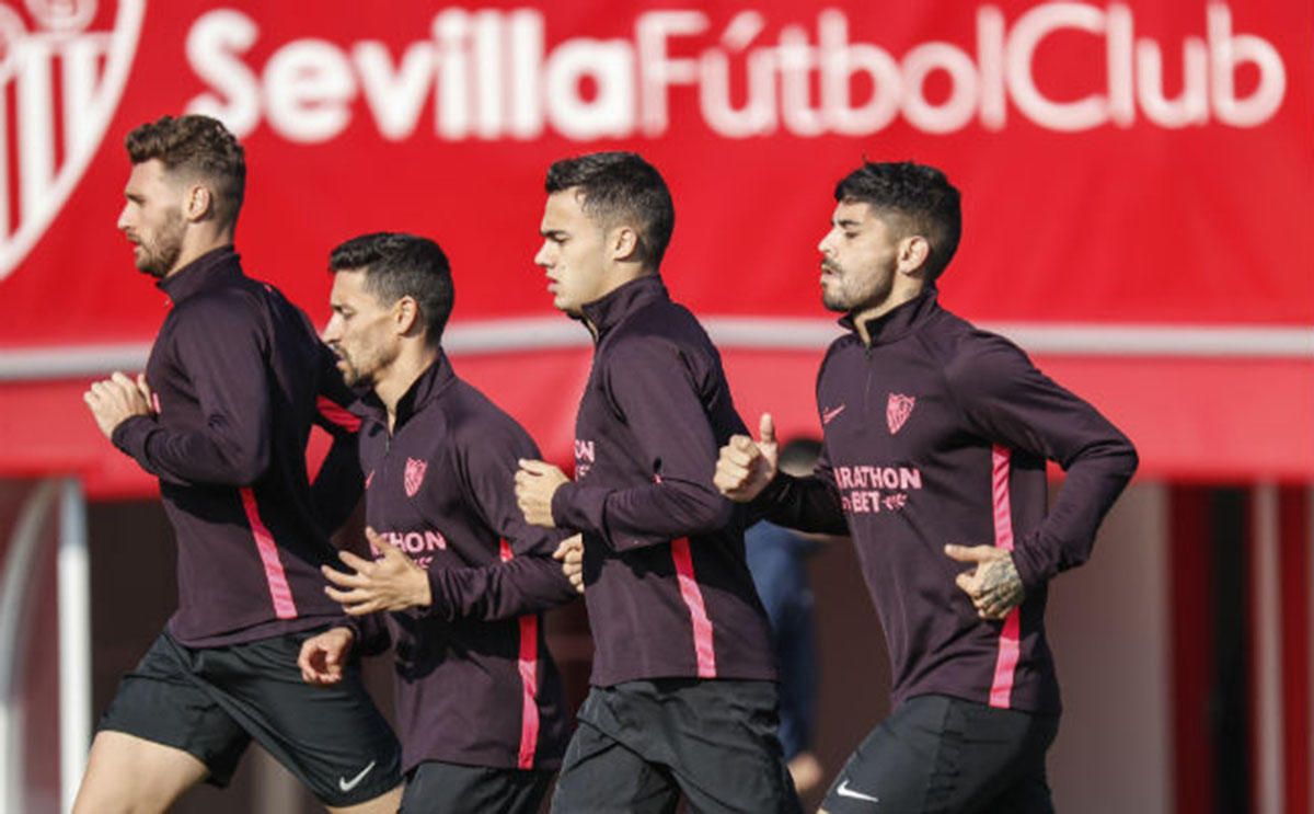 El Sevilla ya prepara, sin Óliver, la visita al Cluj