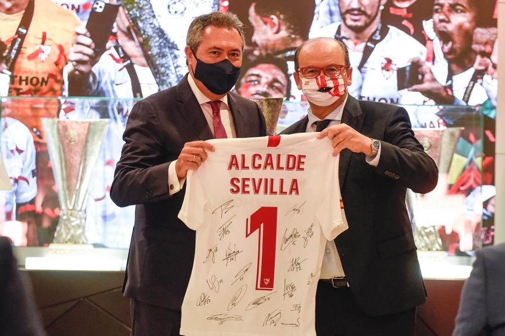 El Sevilla ofrece 'La Sexta' en un acto íntimo por la pandemia