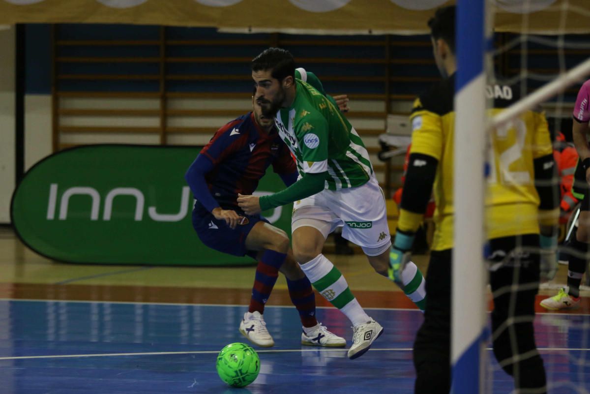 El Betis Futsal suma un meritorio punto ante el líder (2-2)