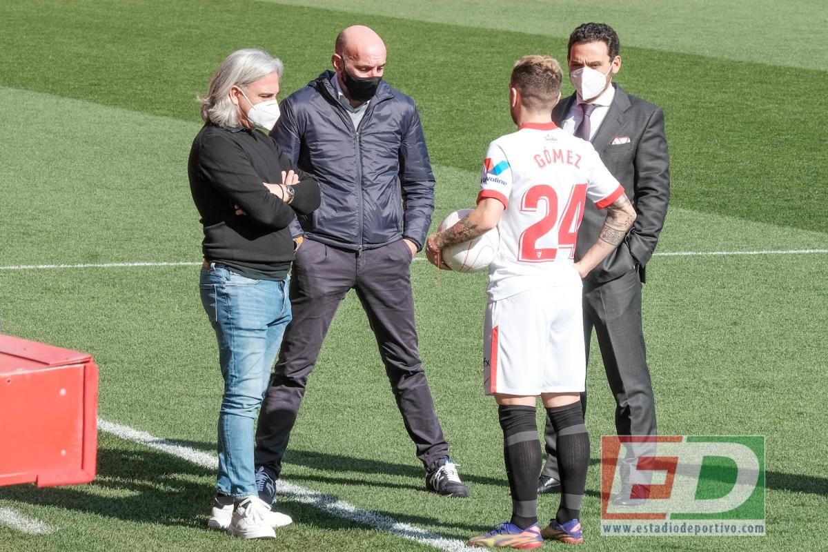 Las mejores imágenes de la presentación del Papu como jugador del Sevilla