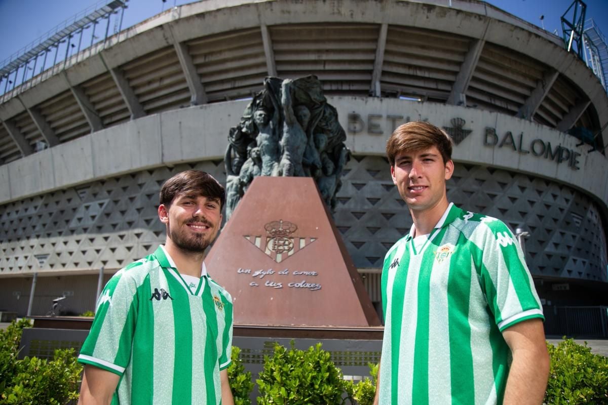 Las del Real Betis se hacen la foto oficial con una camiseta muy especial - Estadio Deportivo