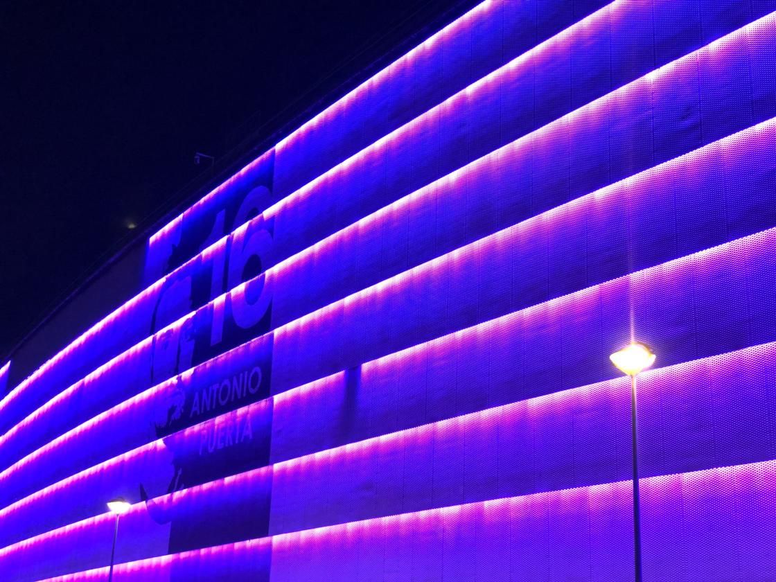 El Sevilla FC se tiñe de morado y se vuelca con el Gran Poder a su regreso