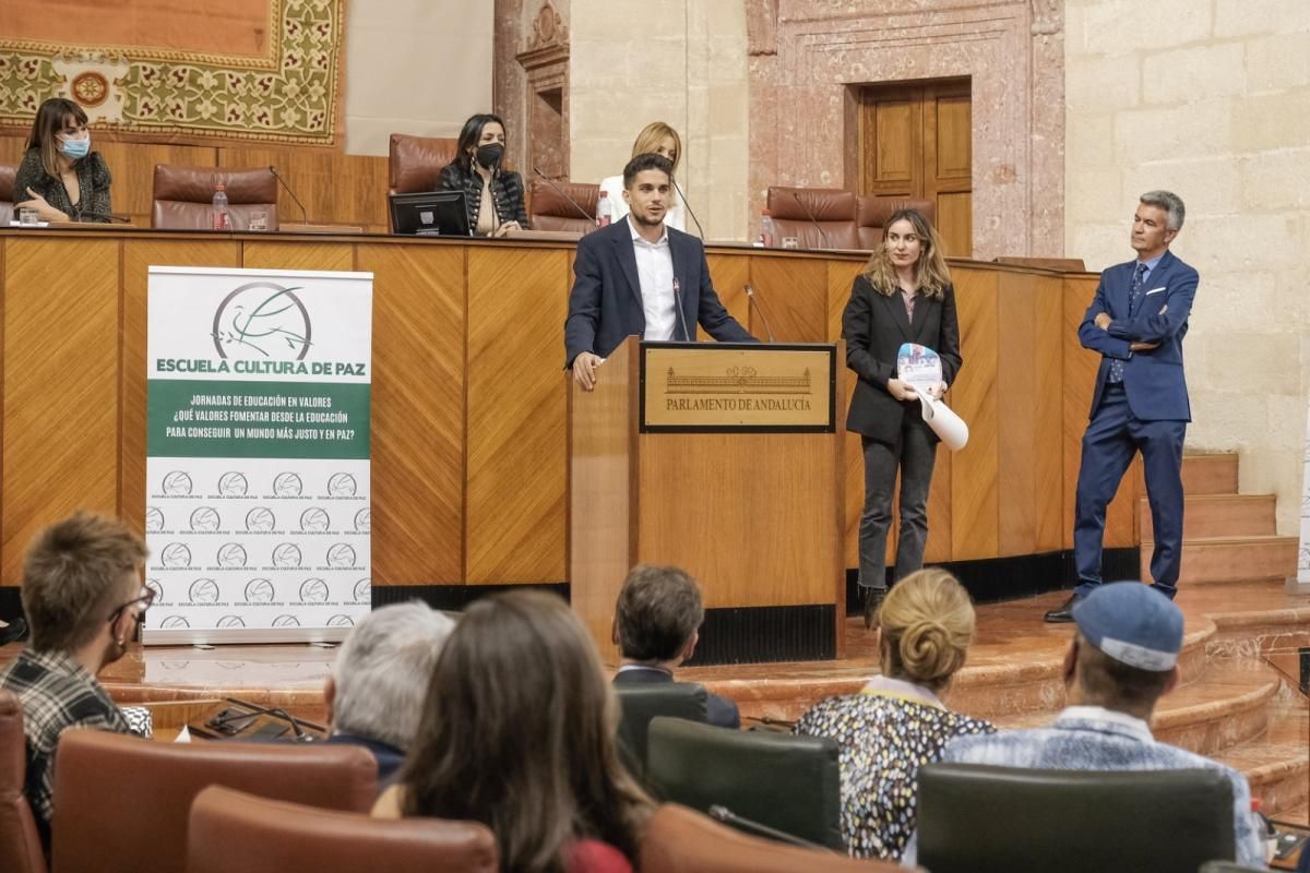 Monchi, Canales y Bartra, reconocidos por la ONG 'Escuela Cultura de Paz'