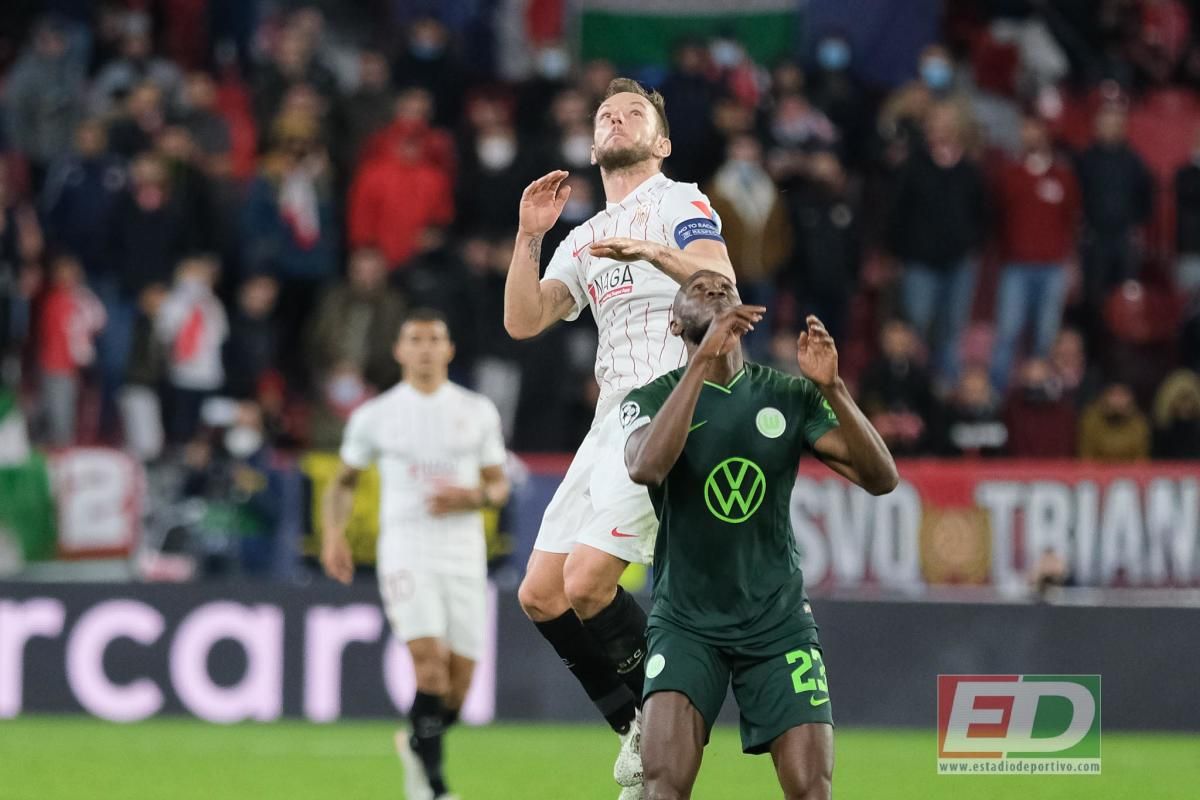 El vuelo sin motor de Jordán, la tensión de Lopetegui, la comunión final... Las mejores imágenes del Sevilla FC 2-0 Wolfsburgo