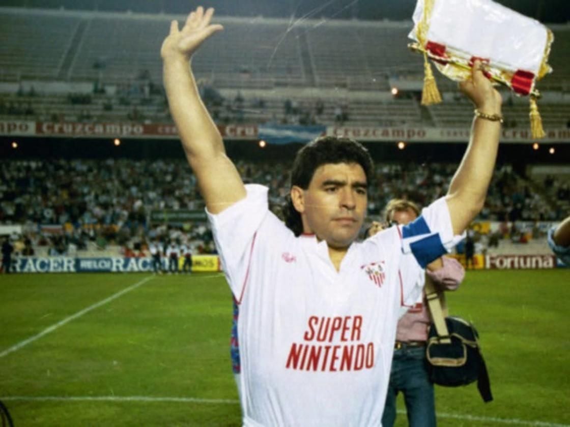 El homenaje solidario de la PS Coke Andújar que recuerda el año de Maradona en el Sevilla