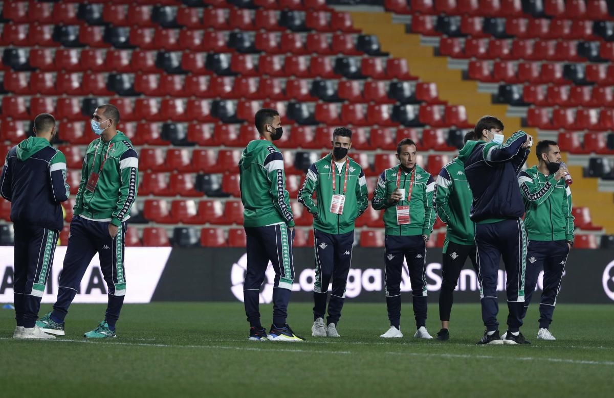 Un mazazo inicial, dos golazos que pueden valer una final... las mejores imágenes del Rayo-Betis