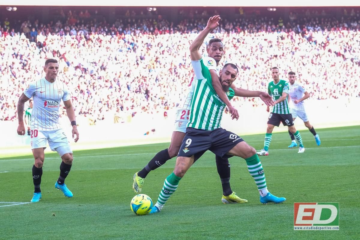 Las mejores imágenes de El Gran Derbi del Sánchez-Pizjuán, que tuvo color nervionense