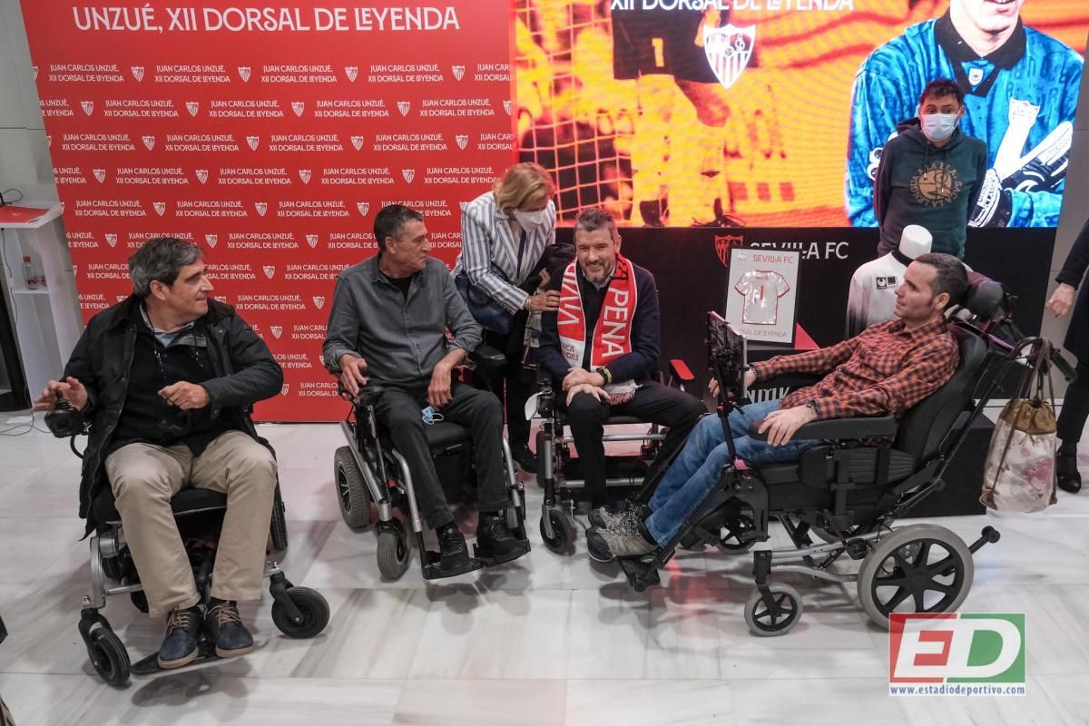 Todas las imágenes del emotivo acto que convierte ya a Unzué en Leyenda del Sevilla FC