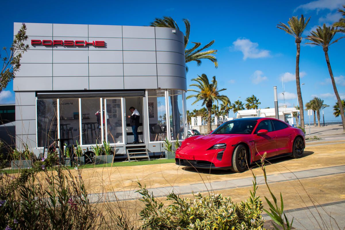El Taycan GTS 2022, protagonista del Mobile Center de Porsche Sevilla