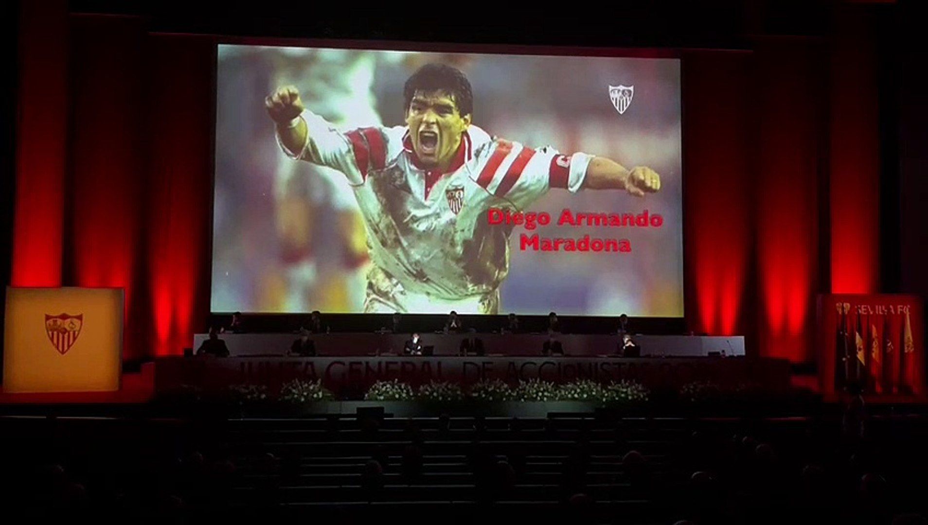 Lo más emotivo de la junta del Sevilla: vídeo homenaje a Biri Biri, Maradona y todos los que subieron al tercer anillo